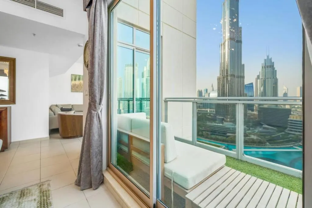 Apartment Spectacular Burj & Fountain View - Luxurious 3 Bedrooms & Maids Room - The Residences Dubai