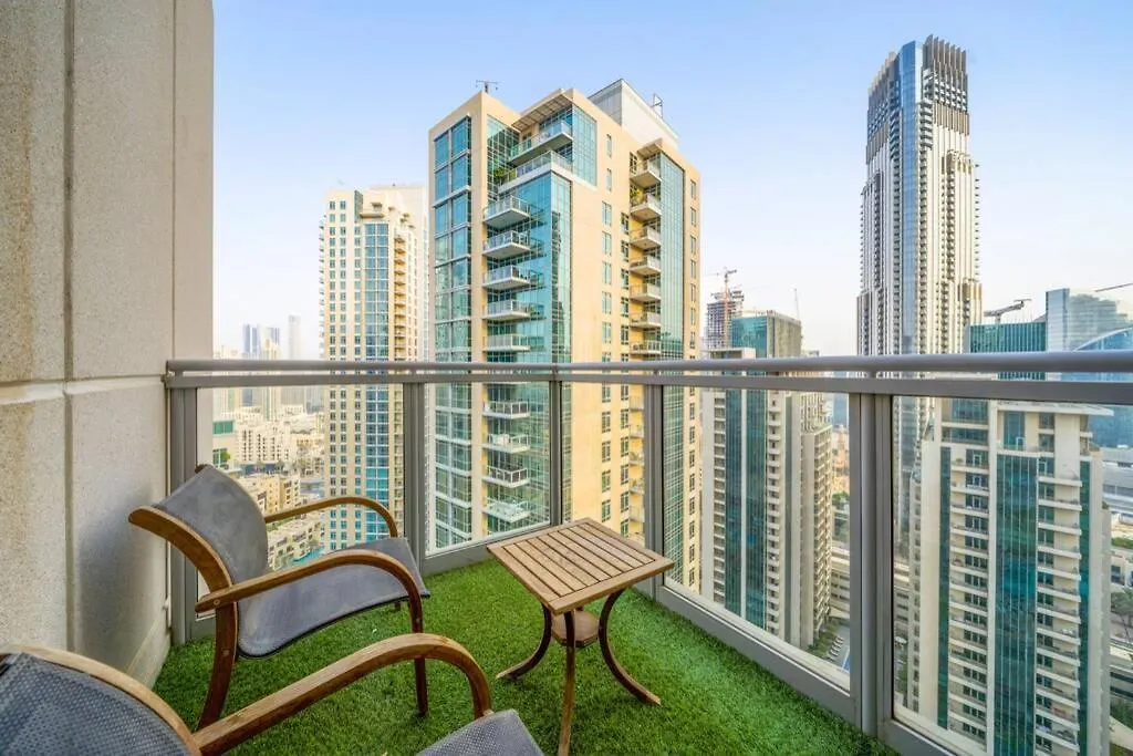 Apartment Spectacular Burj & Fountain View - Luxurious 3 Bedrooms & Maids Room - The Residences Dubai