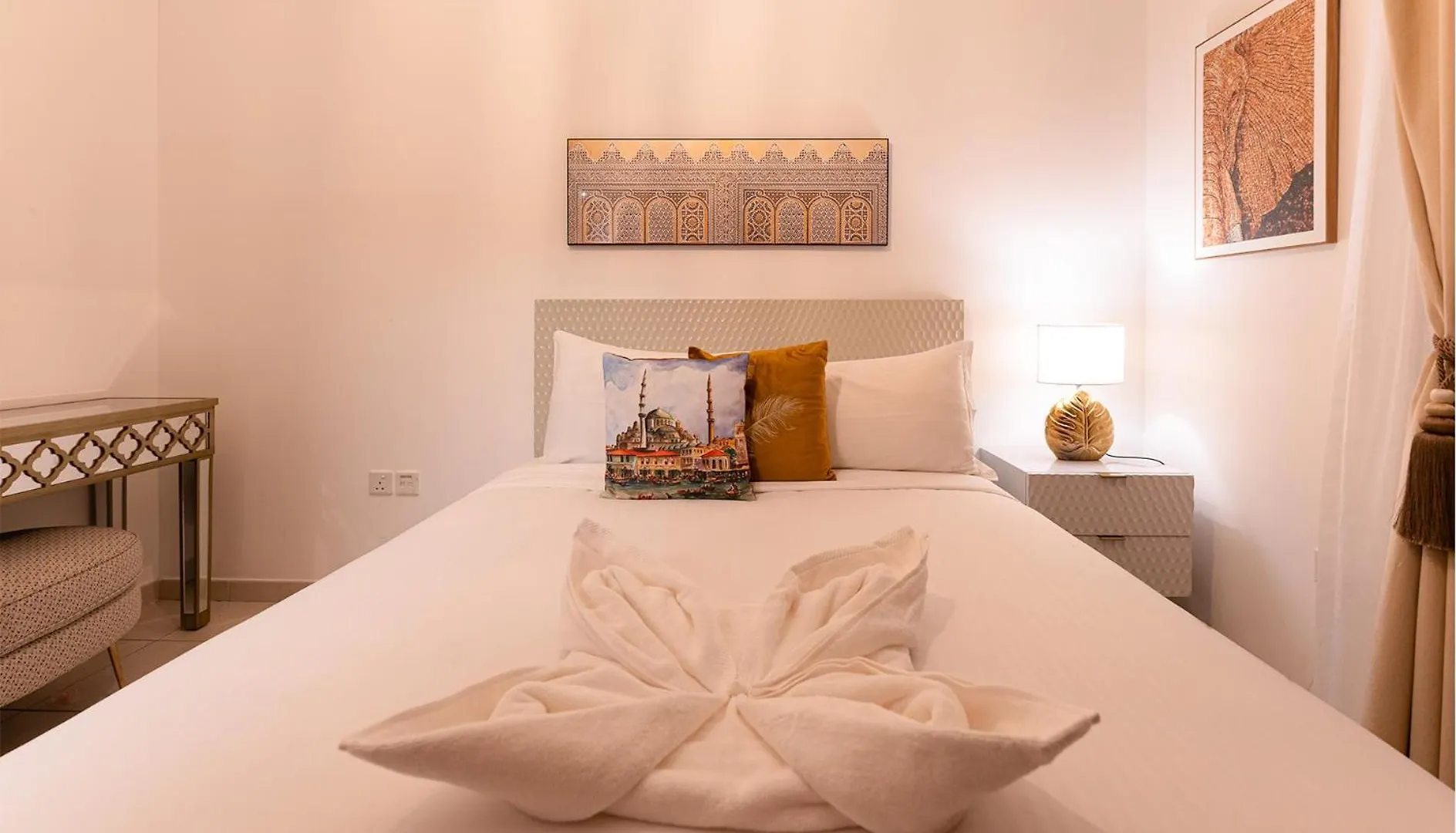 Apartment Spectacular Burj & Fountain View - Luxurious 3 Bedrooms & Maids Room - The Residences Dubai